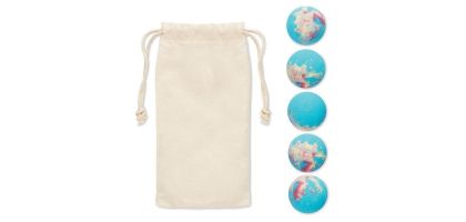 Effervescent bath bombs in cotton pouch