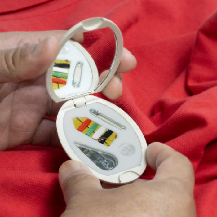Compact Sewing-Kit